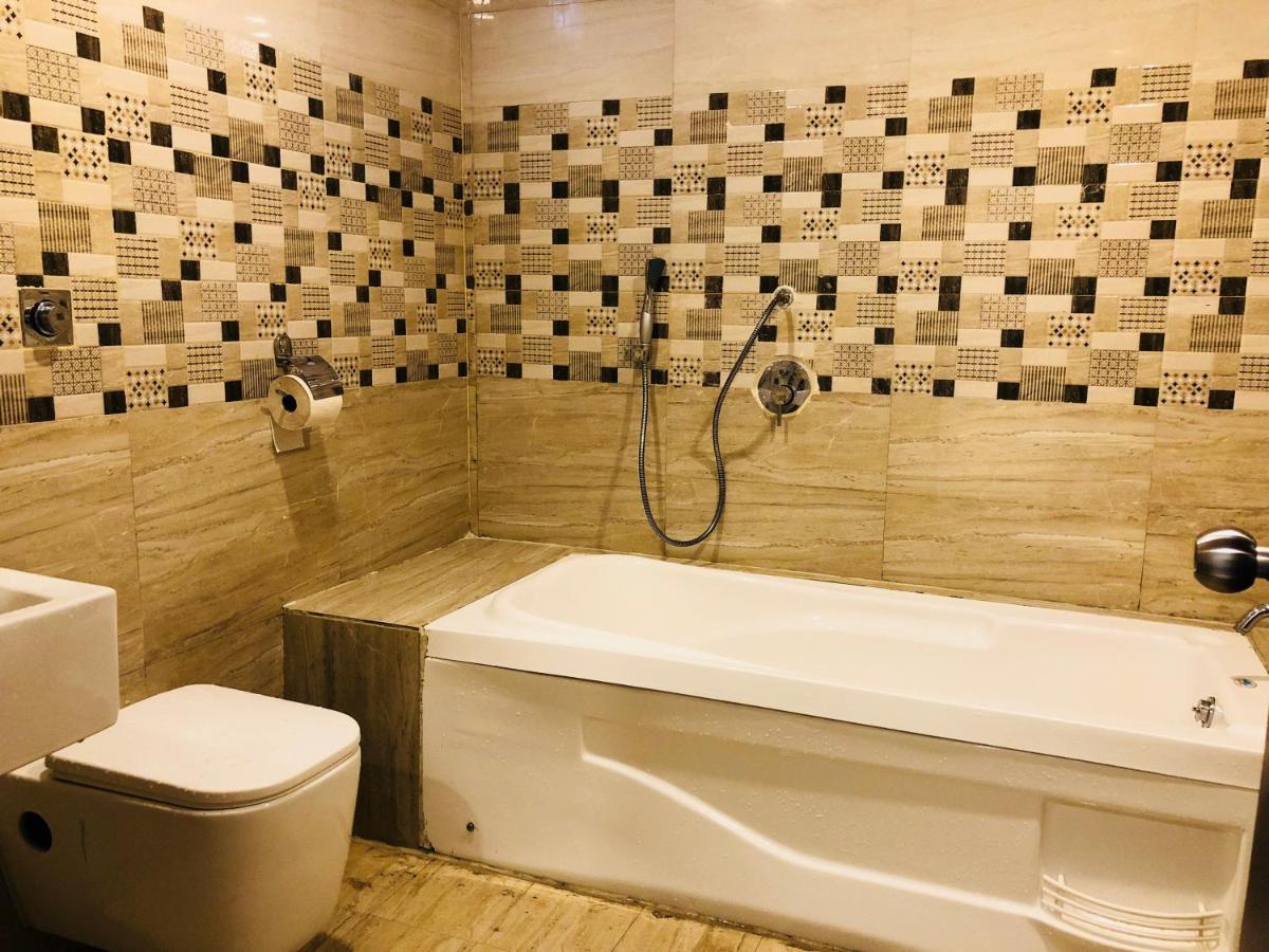 Hotel Fortune M R Grands Suluru Dış mekan fotoğraf